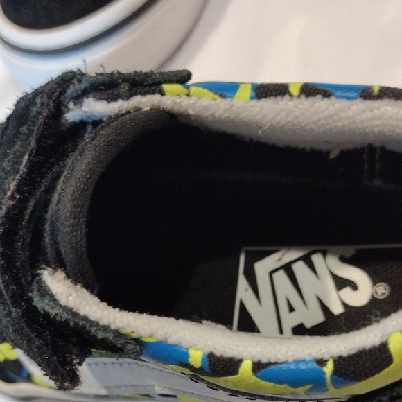 Vans Kids Comfortable And Stylish Black, Yellow and White Velcro Sneakers - Picture 4 of 9
